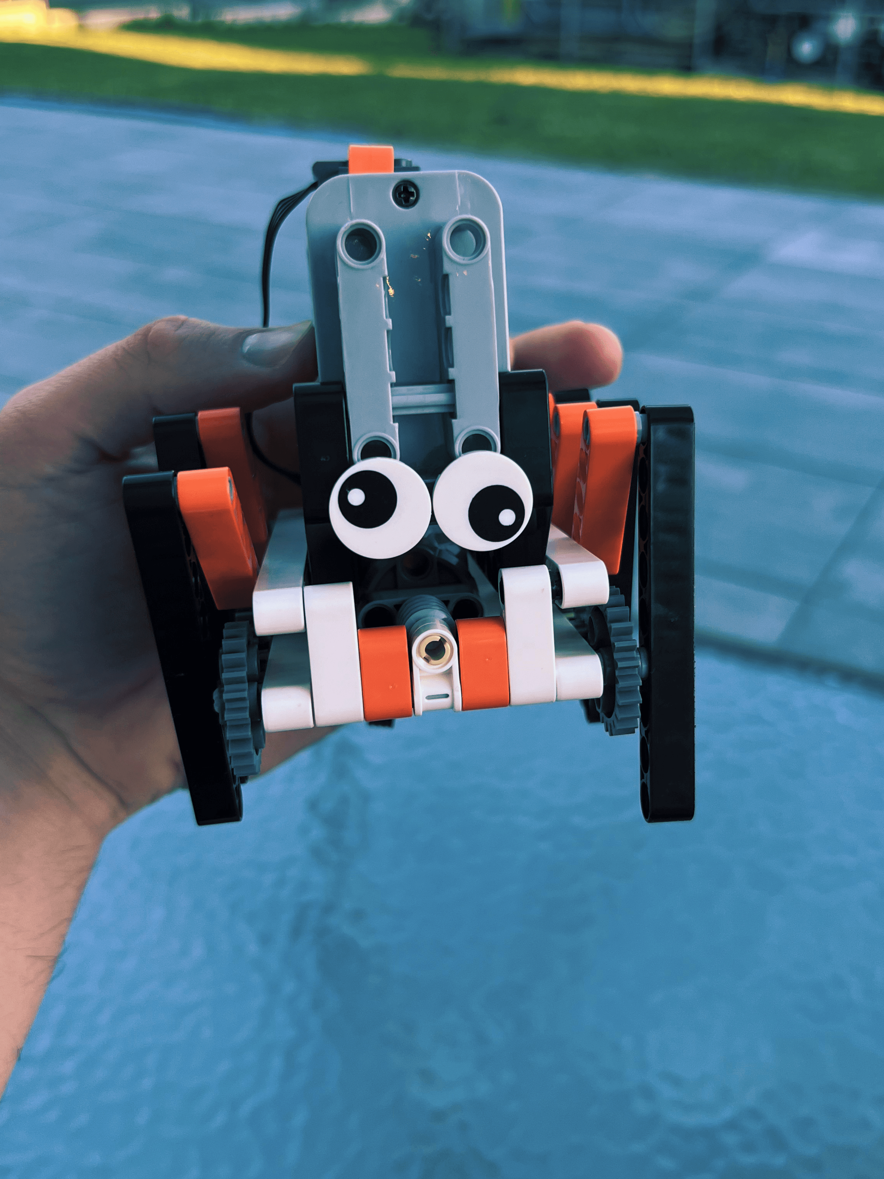 RoboBlock - chodzący robot do samodzielnego montażu